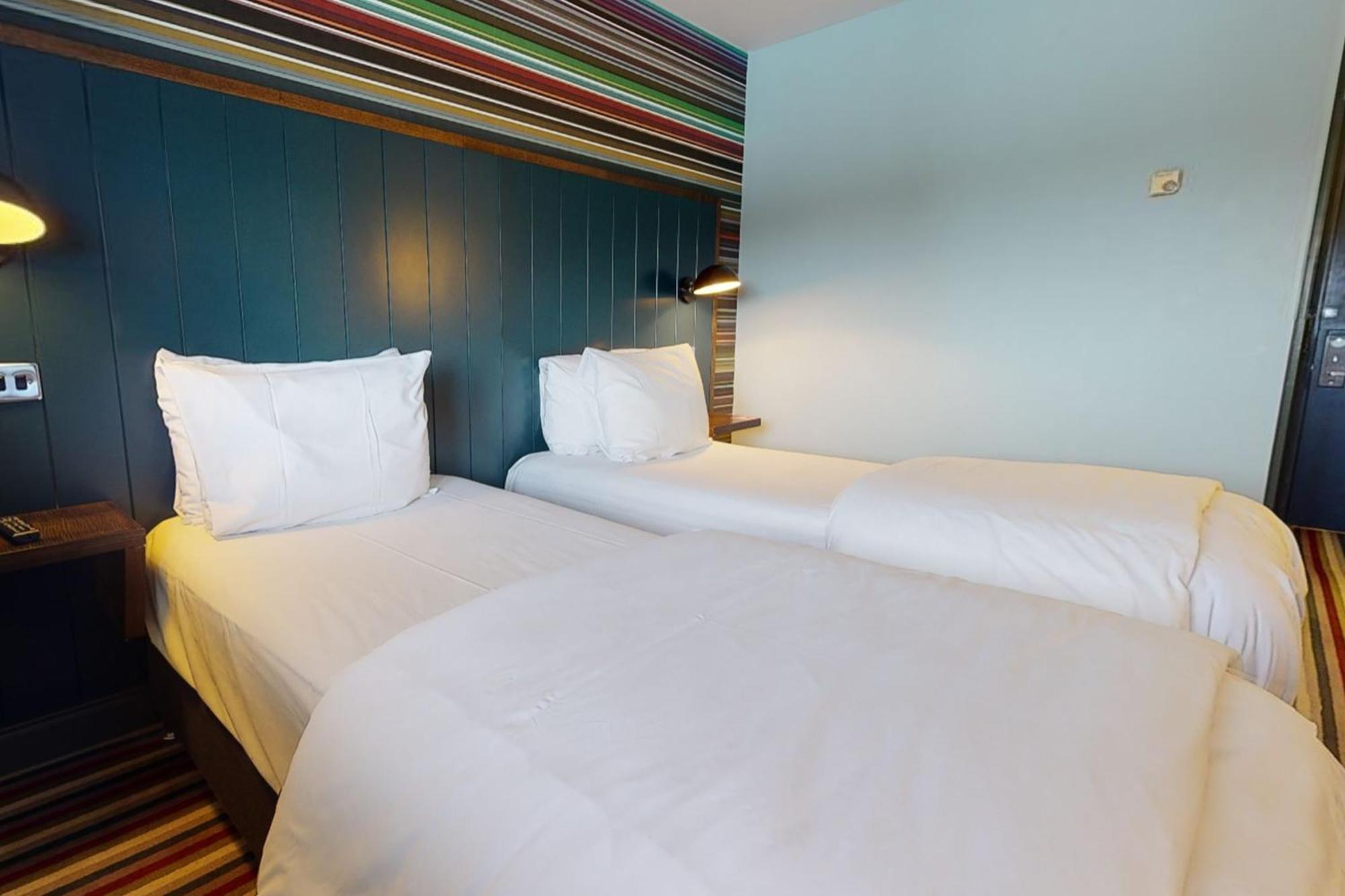 Twin Room,568357638:JPEG